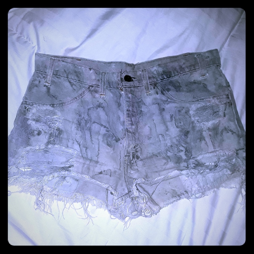 High waisted super- distressed Levi shorts